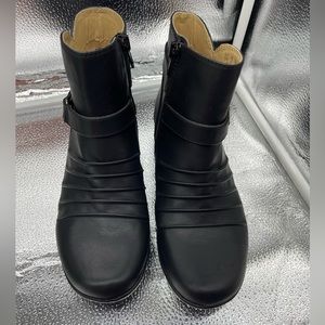 Womens Neutralizer Booties.